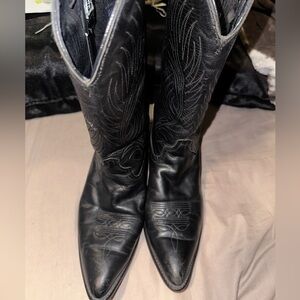 Black womens cowboy boots vintage
